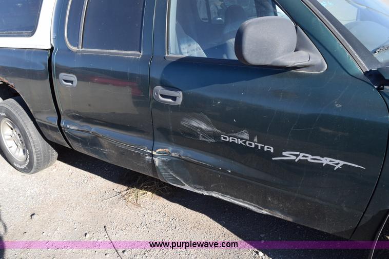 image for item I8646 2000 Dodge Dakota Sport Quad Cab pickup truck