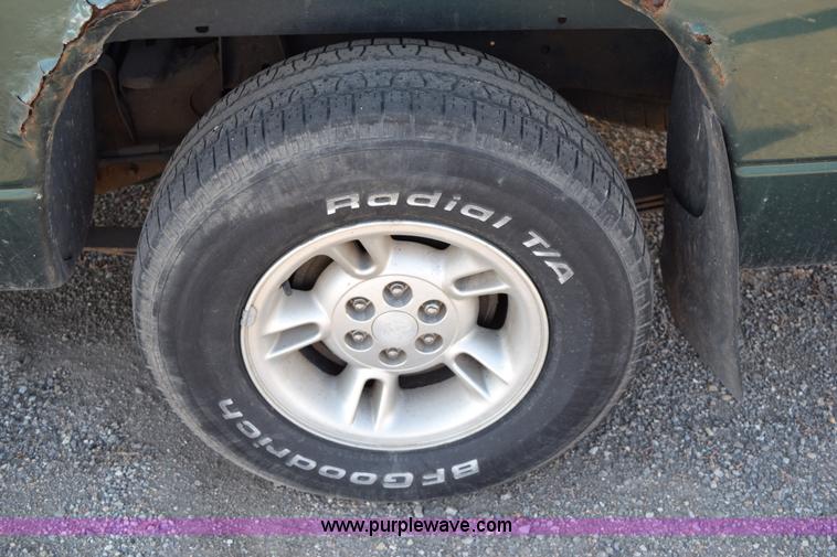 image for item I8646 2000 Dodge Dakota Sport Quad Cab pickup truck