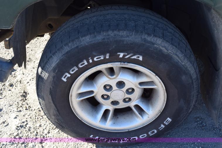 image for item I8646 2000 Dodge Dakota Sport Quad Cab pickup truck