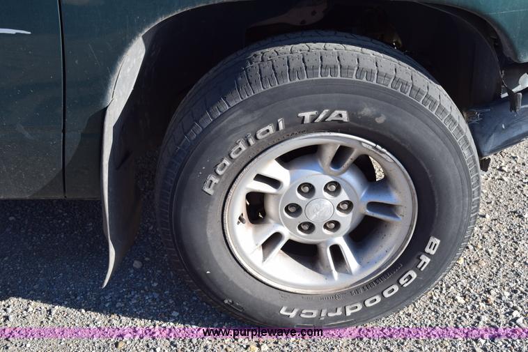 image for item I8646 2000 Dodge Dakota Sport Quad Cab pickup truck