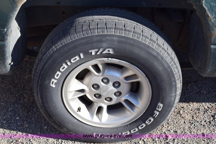 image for item I8646 2000 Dodge Dakota Sport Quad Cab pickup truck