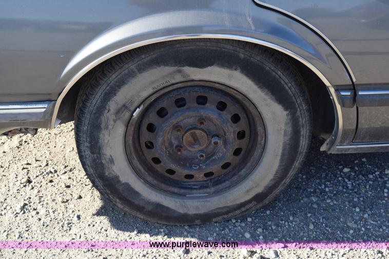 image for item I8648 1989 Oldsmobile Royale Brougham Eighty Eight