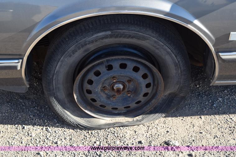 image for item I8648 1989 Oldsmobile Royale Brougham Eighty Eight