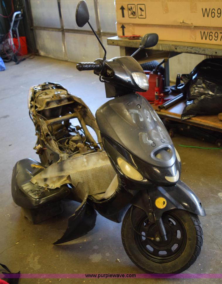 image for item I8649 2011 Tao Tao moped