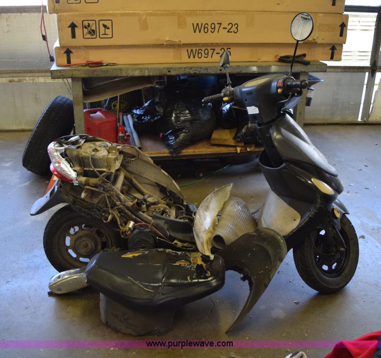 image for item I8649 2011 Tao Tao moped