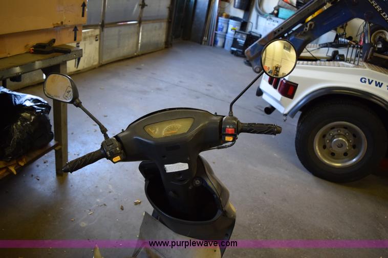 image for item I8649 2011 Tao Tao moped