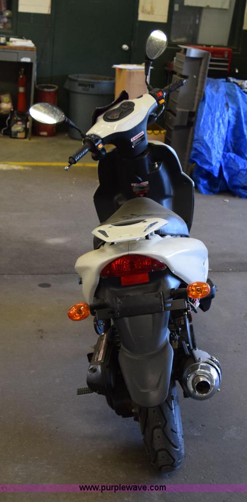 image for item I8651 2013 Bashan moped