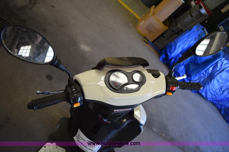 image for item I8651 2013 Bashan moped