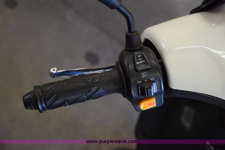 image for item I8651 2013 Bashan moped