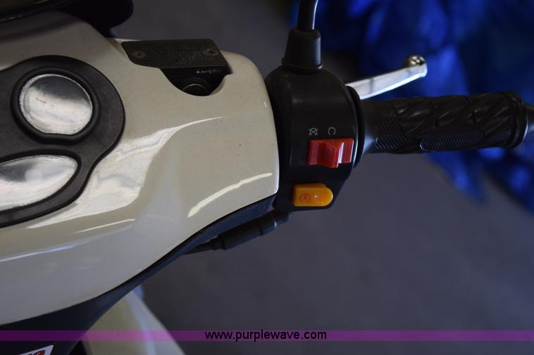 image for item I8651 2013 Bashan moped