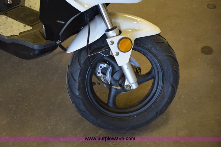 image for item I8651 2013 Bashan moped