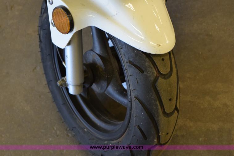 image for item I8651 2013 Bashan moped