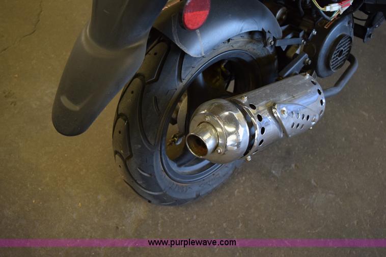 image for item I8651 2013 Bashan moped