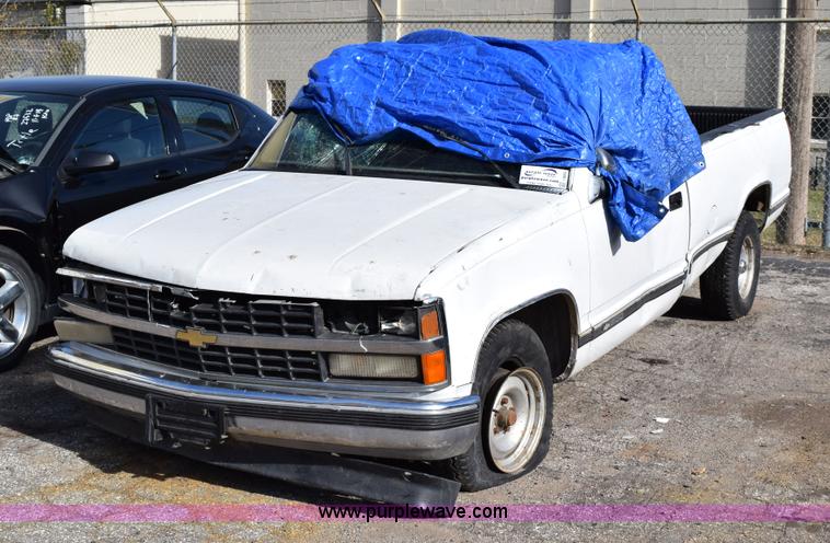 image for item I8652 1989 Chevrolet 1500 pickup truck