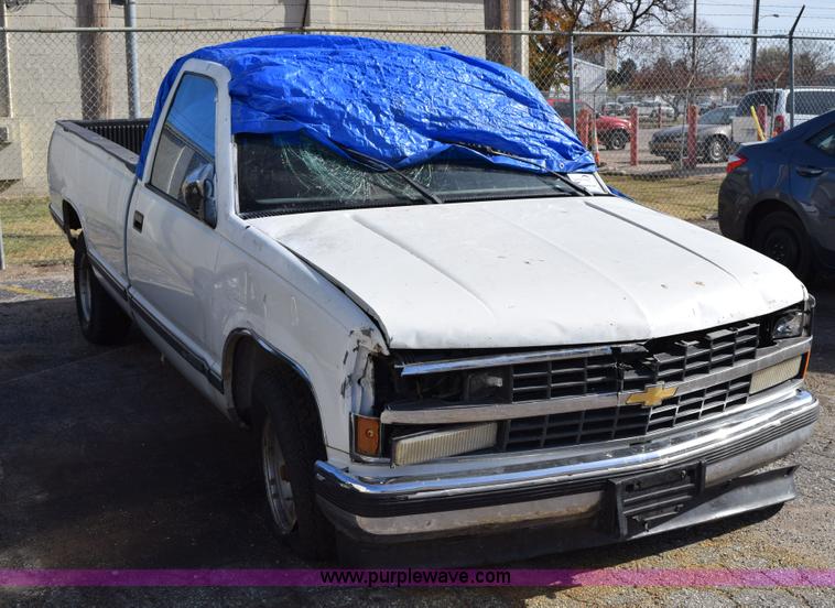 image for item I8652 1989 Chevrolet 1500 pickup truck