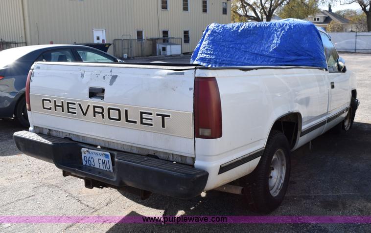 image for item I8652 1989 Chevrolet 1500 pickup truck