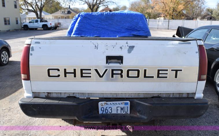 image for item I8652 1989 Chevrolet 1500 pickup truck