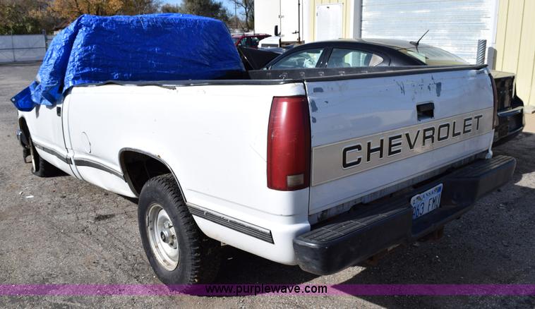 image for item I8652 1989 Chevrolet 1500 pickup truck