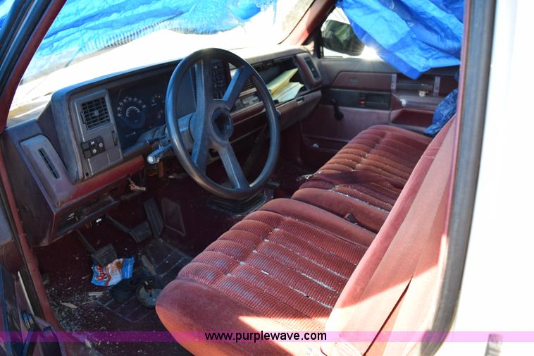 image for item I8652 1989 Chevrolet 1500 pickup truck