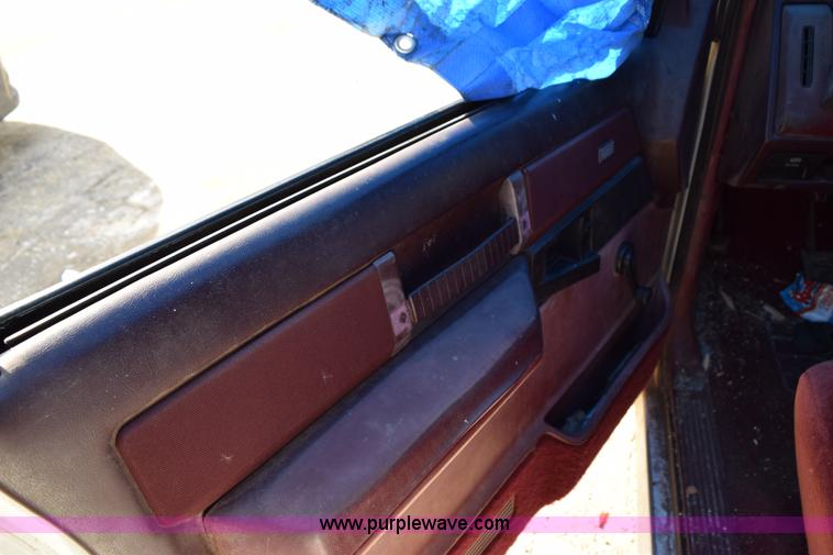 image for item I8652 1989 Chevrolet 1500 pickup truck