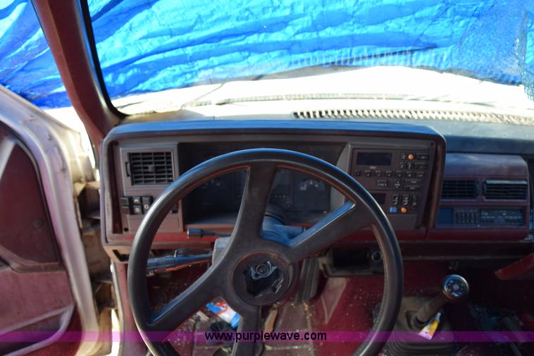 image for item I8652 1989 Chevrolet 1500 pickup truck