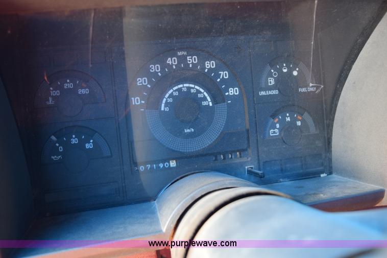 image for item I8652 1989 Chevrolet 1500 pickup truck
