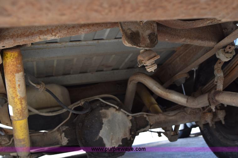 image for item I8652 1989 Chevrolet 1500 pickup truck