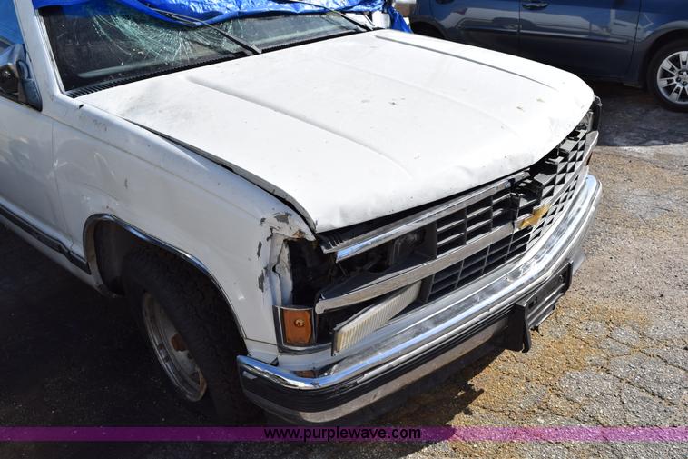 image for item I8652 1989 Chevrolet 1500 pickup truck