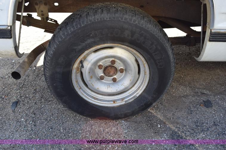 image for item I8652 1989 Chevrolet 1500 pickup truck