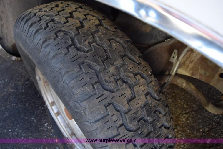 image for item I8652 1989 Chevrolet 1500 pickup truck