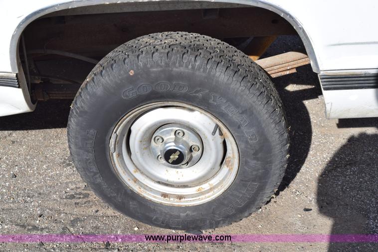 image for item I8652 1989 Chevrolet 1500 pickup truck