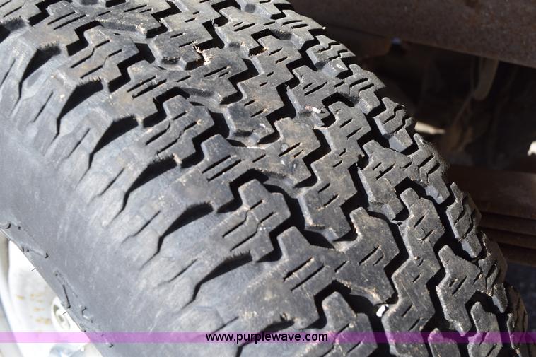 image for item I8652 1989 Chevrolet 1500 pickup truck