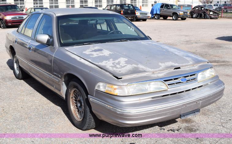 image for item I8653 1995 Ford Crown Victoria LX