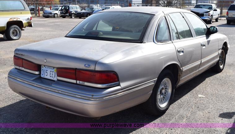 image for item I8653 1995 Ford Crown Victoria LX