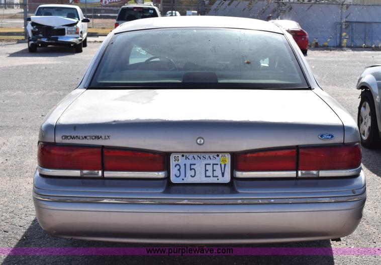 image for item I8653 1995 Ford Crown Victoria LX