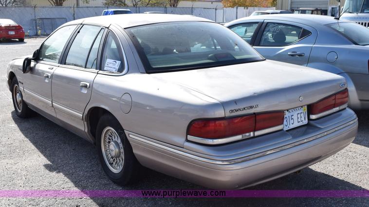 image for item I8653 1995 Ford Crown Victoria LX