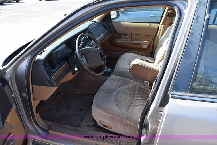 image for item I8653 1995 Ford Crown Victoria LX