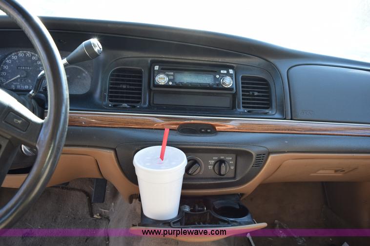 image for item I8653 1995 Ford Crown Victoria LX