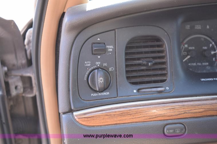 image for item I8653 1995 Ford Crown Victoria LX