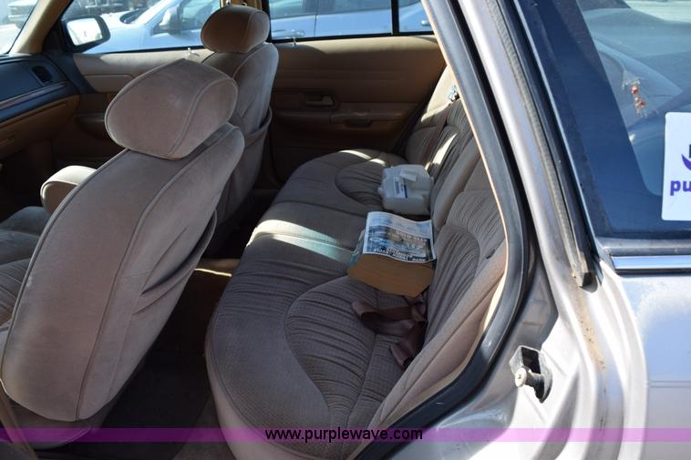 image for item I8653 1995 Ford Crown Victoria LX