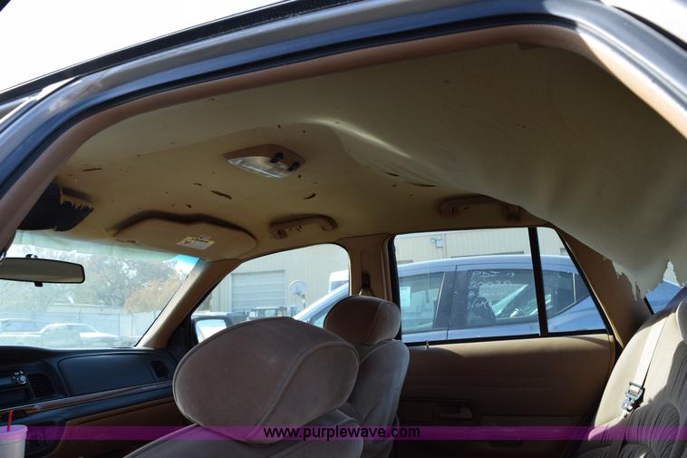 image for item I8653 1995 Ford Crown Victoria LX