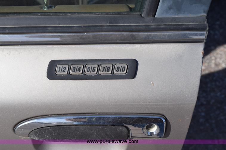 image for item I8653 1995 Ford Crown Victoria LX