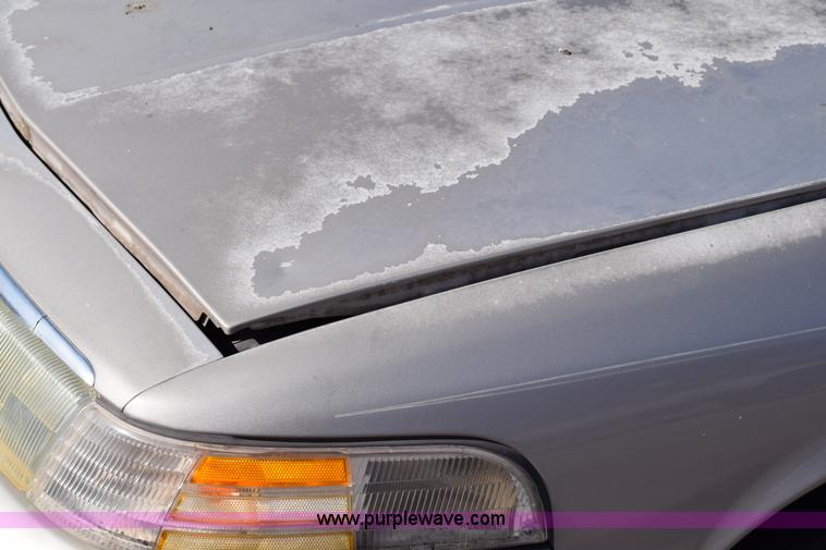 image for item I8653 1995 Ford Crown Victoria LX