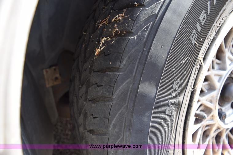 image for item I8653 1995 Ford Crown Victoria LX