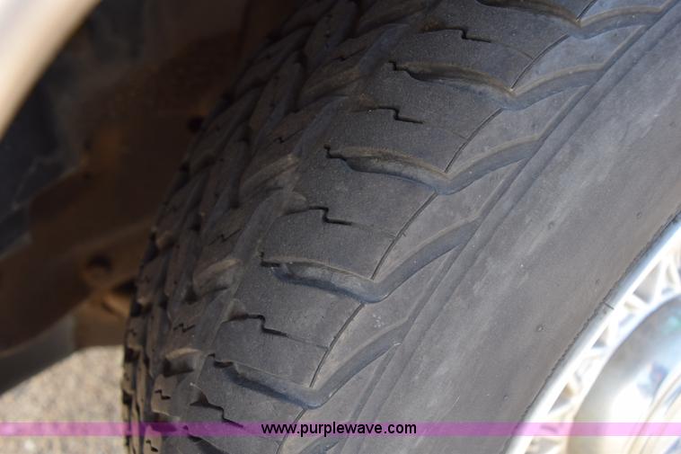 image for item I8653 1995 Ford Crown Victoria LX