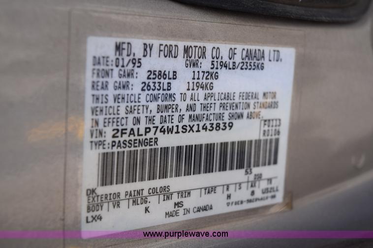 image for item I8653 1995 Ford Crown Victoria LX