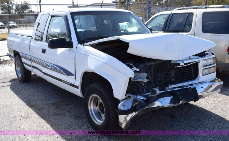 image for item I8654 1995 GMC Sierra 1500 Club Coupe pickup truck