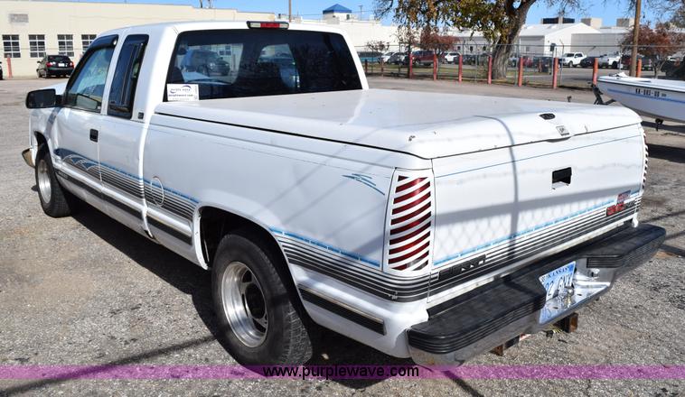 image for item I8654 1995 GMC Sierra 1500 Club Coupe pickup truck