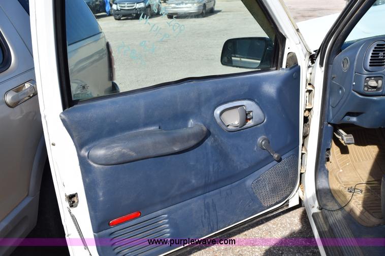 image for item I8654 1995 GMC Sierra 1500 Club Coupe pickup truck