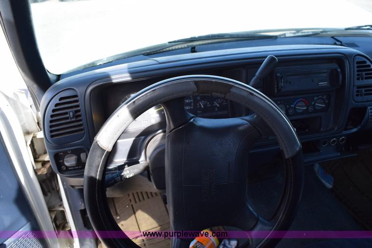 image for item I8654 1995 GMC Sierra 1500 Club Coupe pickup truck